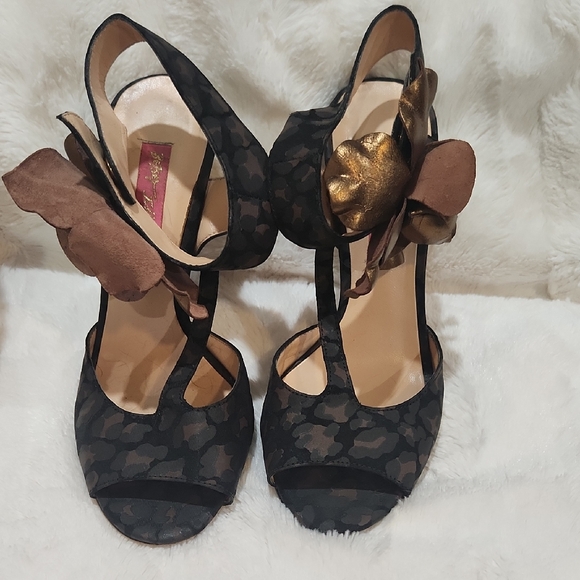 Betsey Johnson Shoes - Betsey Johnson Black and Metallic Gold Floral Heels